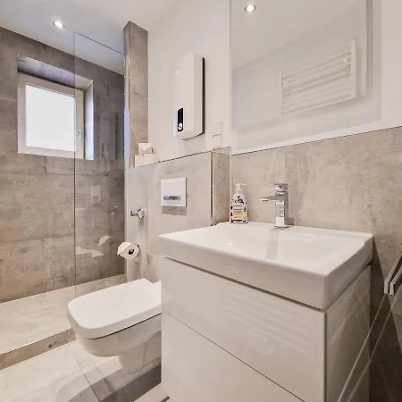 Raj Living - City Apartments With 1 Or 2 Rooms - 15 Min To Messe Dus And Old Town Dus Dusseldorf Exterior photo