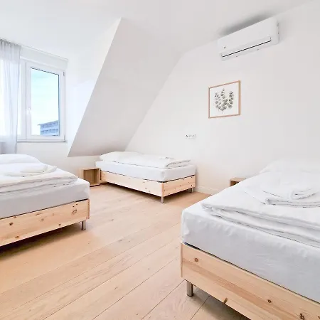 Raj Living - City Apartments With 1 Or 2 Rooms - 15 Min To Messe Dus And Old Town Dus Dusseldorf Exterior photo