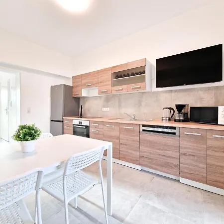 Raj Living - City Apartments With 1 Or 2 Rooms - 15 Min To Messe Dus And Old Town Dus Dusseldorf Exterior photo