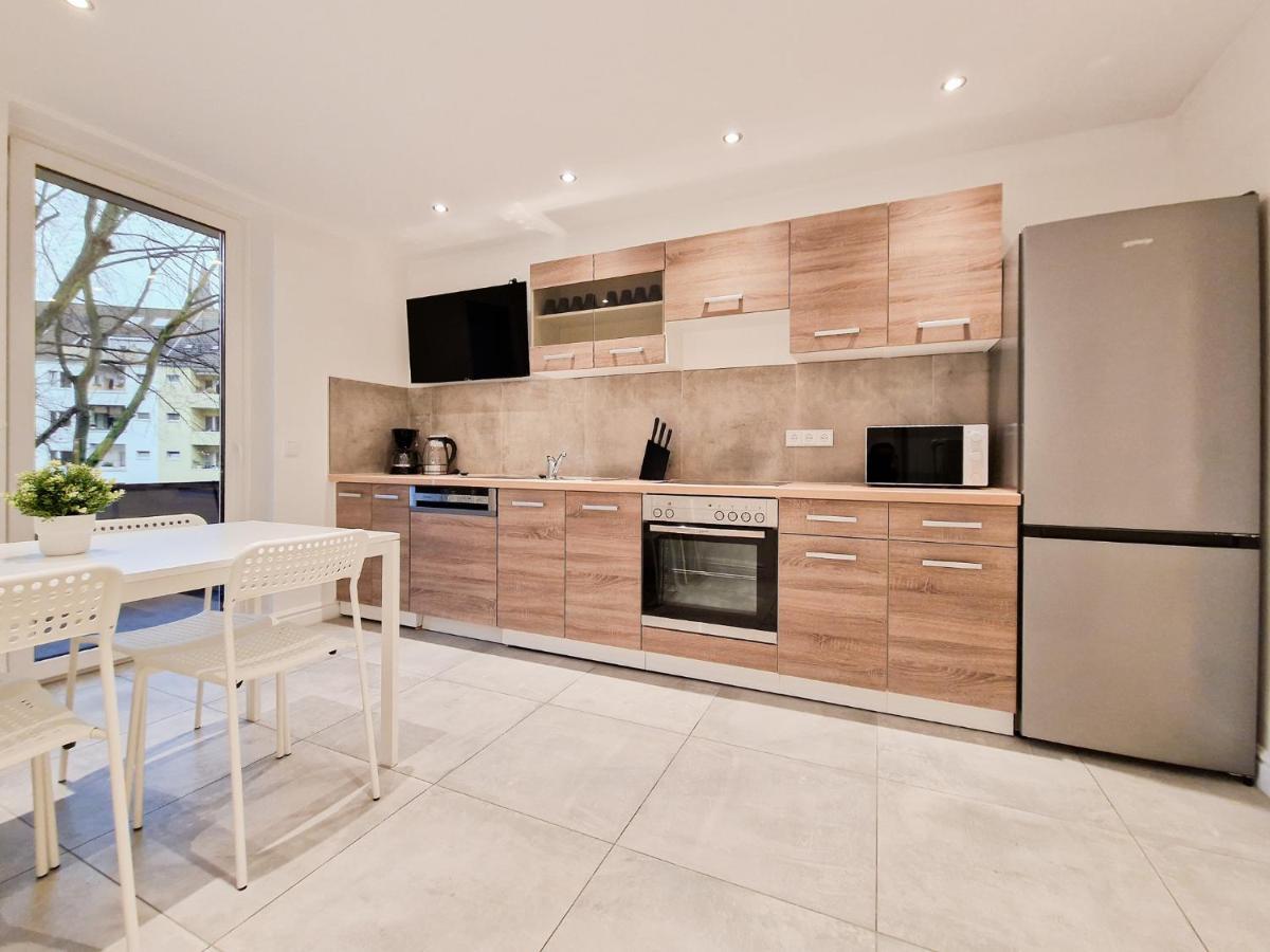 Apartment Raj Living - With 1 Or 2 - 15 Min To Messe Dus And Old Town Dus *