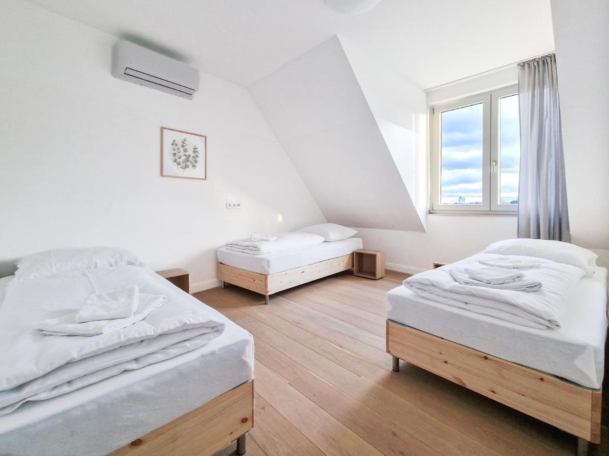 Raj Living - With 1 Or 2 - 15 Min To Messe Dus And Old Town Dus Apartment