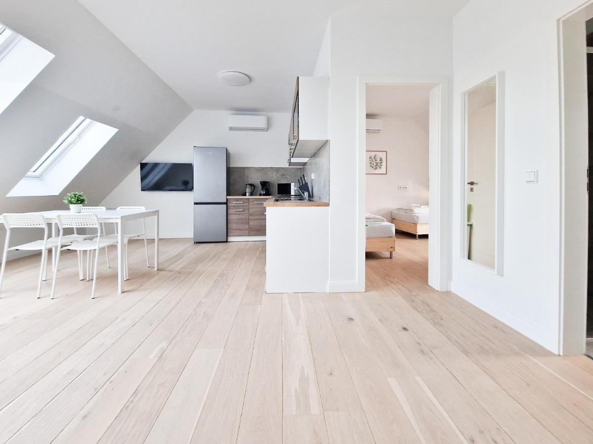Apartment Raj Living - With 1 Or 2 - 15 Min To Messe Dus And Old Town Dus