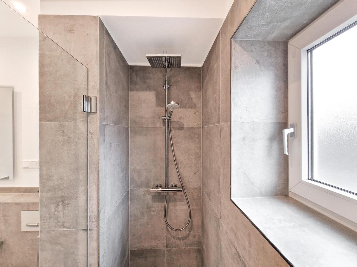 Raj Living - With 1 Or 2 - 15 Min To Messe Dus And Old Town Dus Apartment *