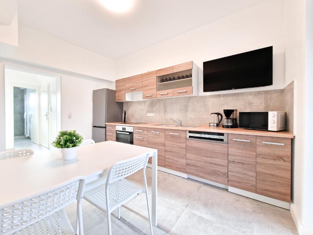 Apartment Raj Living - With 1 Or 2 - 15 Min To Messe Dus And Old Town Dus Dusseldorf